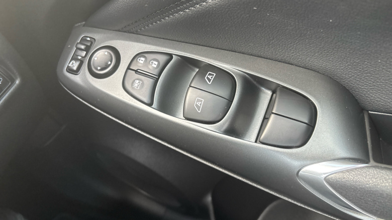 Nissan Juke 1.0 DiG-T N-Connecta 5dr Petrol Hatchback